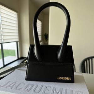 Jacquemus Le Chiquito Moyen Bag